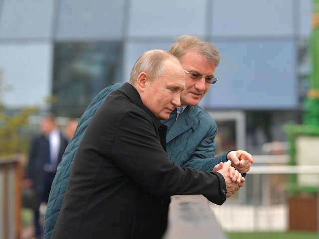 Президент РФ Владимир Путин и глава Сбербанка Герман Греф