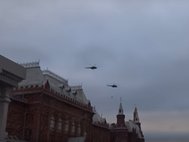 Военные вертолеты над Кремлем