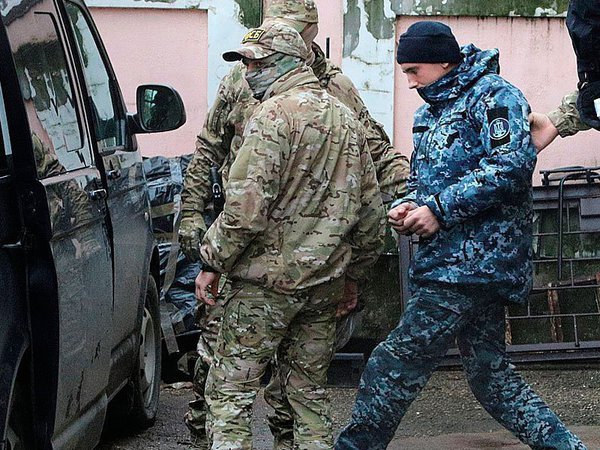 Задержанные моряки ВМС Украины в суде
