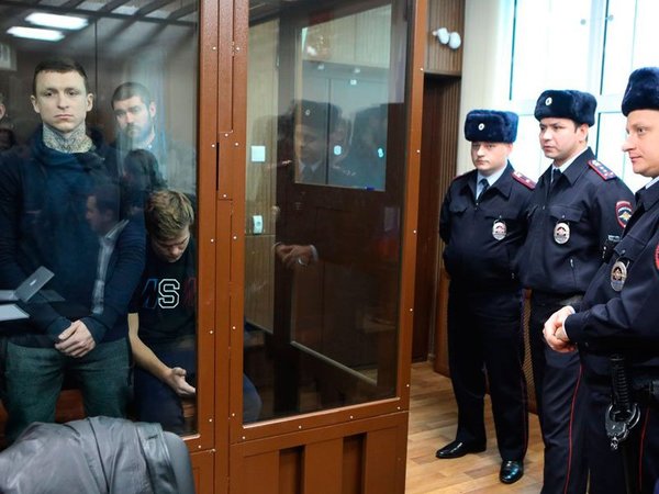 Павел Мамаев и Александр Кокорин в суде 