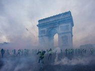Протесты против роста цен на топливо в Париже