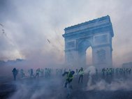 Протесты против роста цен на топливо в Париже