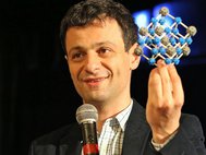 Артем Оганов