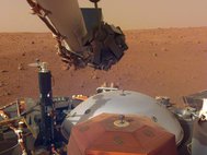 Один из первых снимков, сделанных аппаратом InSight на Марсе. На переднем плане - научные инструменты