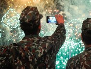 Военнослужащий со смартфоном