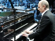 В. Путин за роялем