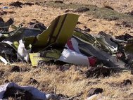 Место падения самолета Боинг 737 в Эфиопии