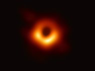 Черная дыра в галактике Мессье 87. Это первое в истории фото черной дыры