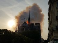 Пожар в соборе Парижской Богоматери