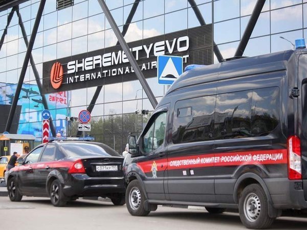 Автомобили следственного комитета в Шереметьево