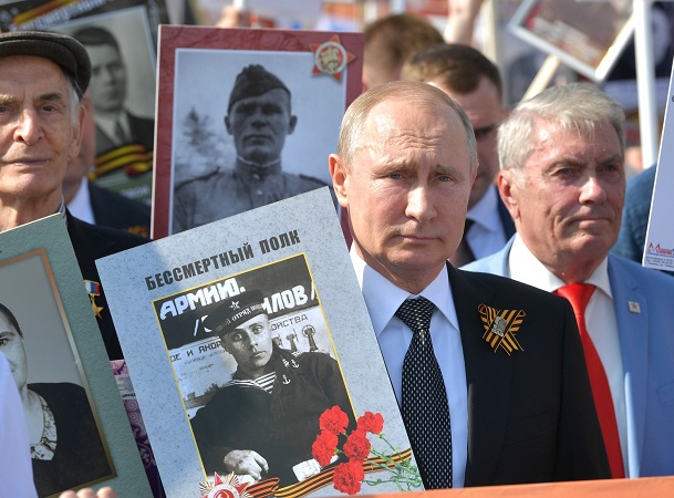 Путин в колонне бессмертного полка