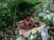 Дети в одной из деревень батек