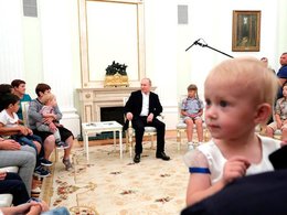 В.Путин на встрече с семьями, пострадавшими от наводнения в Иркутской области