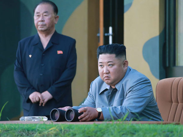 Ким Чен Ын на пусковой площадке РСД