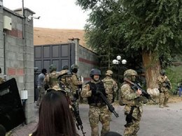 Спецназ киргизии около дома бывшего президента / fergana.agency