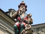 Скульптура Пожирателя детей (нем. Kindlifresserbrunnen) на фонтане в Берне