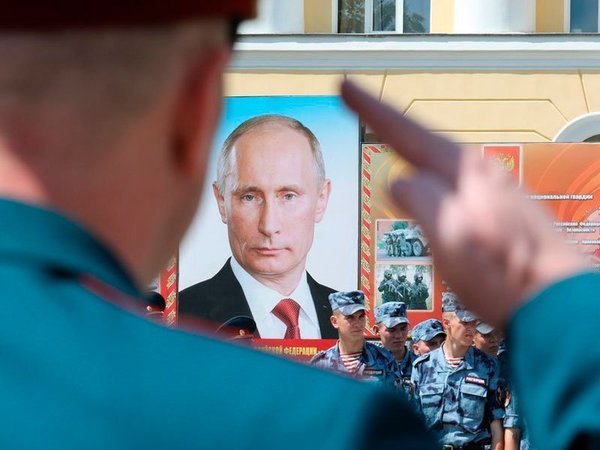 Портрет В.Путина на параде
