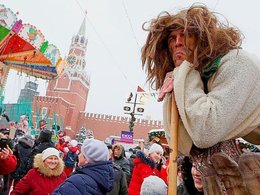 Сказочные персонажи на Красной площади