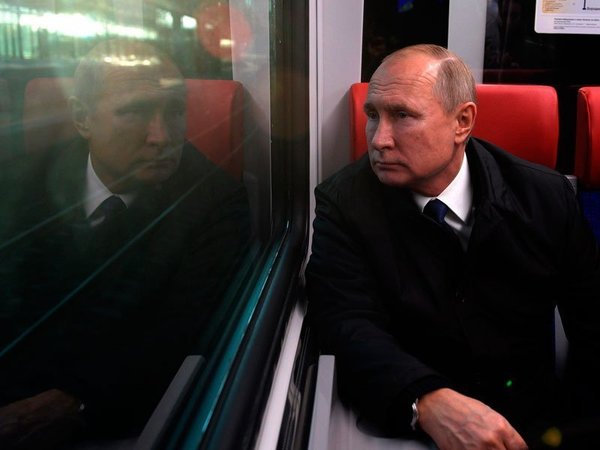 В.Путин в поезде