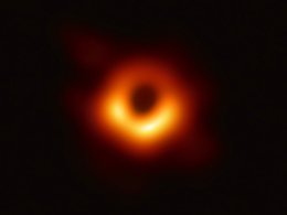 Первое фото черной дыры