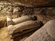 Каменные саркофаги