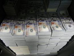 Деньги, конфискованные у мексиканского картеля Синалоа