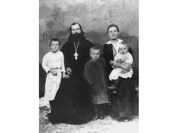 Священник Георгий Степанюк с супругой Евфросинией и детьми