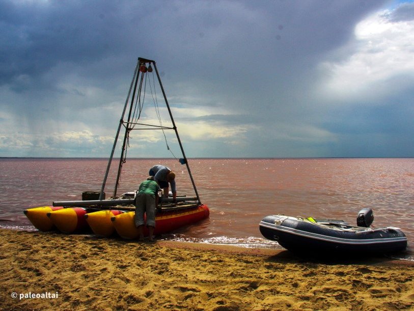 Платформа для бурения на озере Кучук, Алтайский край