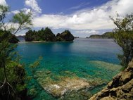 Остров Титидзима. Бонин или Огасава́ра — группа из более 40 островов, расположенных между Марианскими островами и Японией