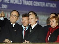 Мэр Нью-Йорка Руди Джулиани, президент России Владимир Путин с женой Людмилой на месте трагедии 9/11, Нью-Йорк, 13-16 ноября 2001 года, Kremlin.ru