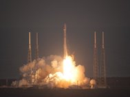 Запуск ракеты Falcon 9 с аппаратом Deep Space Climate Observatory 11 февраля 2015 года