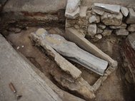 Найденный в соборе Нотр-Дам свинцовый саркофаг