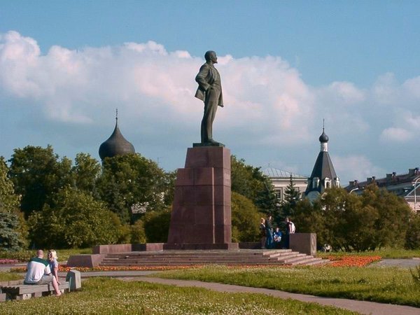 Памятник Ленину в Пскове, 10 июля 2002 года, ismail soytekinoğlu
