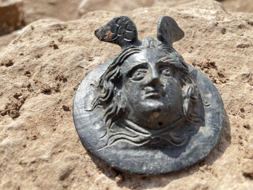 Бронзовый медальон с головой Горгоны Медузы