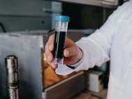 Готовый синтезированный материал двумерных сульфидно-гидроксидных наночастиц в растворе