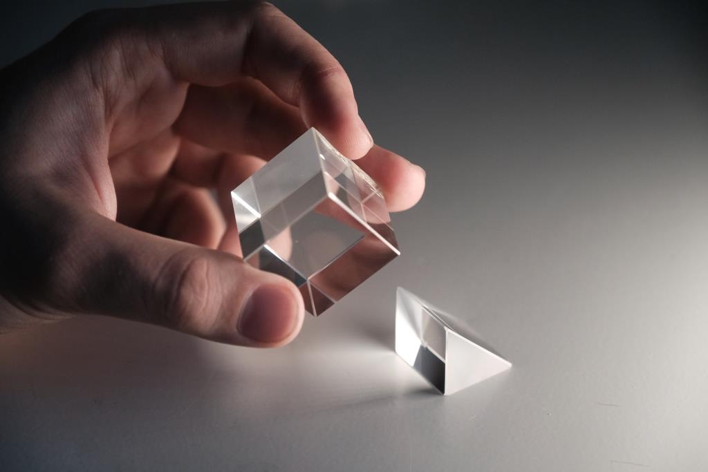 Суперустойчивая траектория светового луча