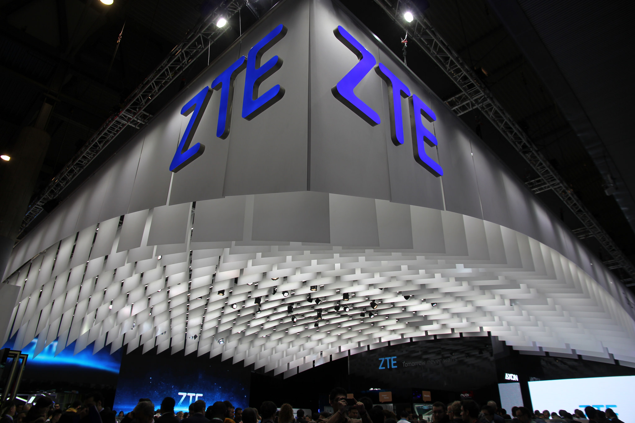 ZTE Трамп: «вернуть в дело как можно быстрее»