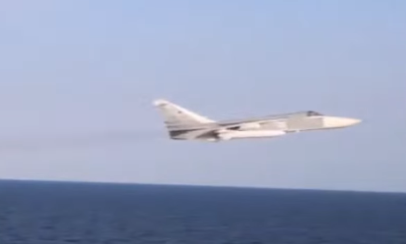 Видео дня. Новая встреча Су-24 с эсминцем США