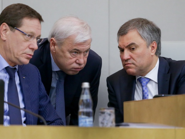 Депутатов допустят до законов