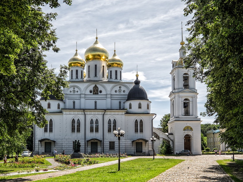 Парадоксы Дмитровского кремля