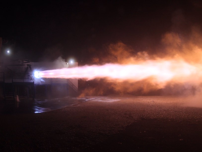 SpaceX провела испытания двигателя для полета к Марсу