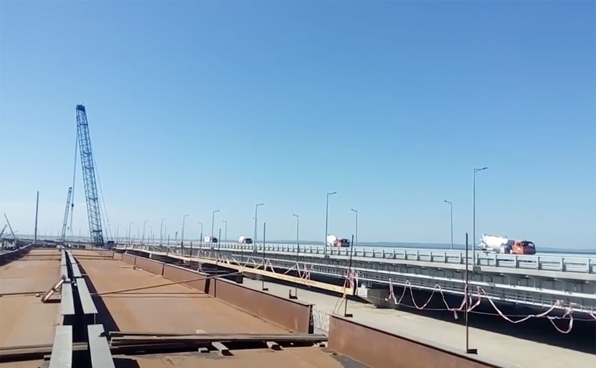 Видео дня. Тестовый проезд грузовиков по Крымскому мосту