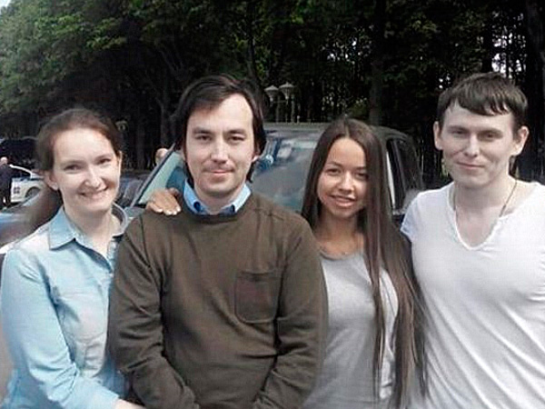 Три человека вернулись домой