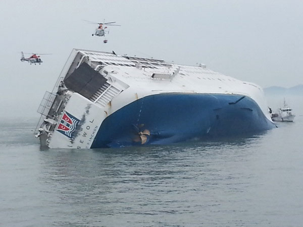 При крушении парома Sewol погибли более 100 человек