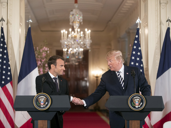 Как управляться с Трампом. Мастер-класс от Макрона