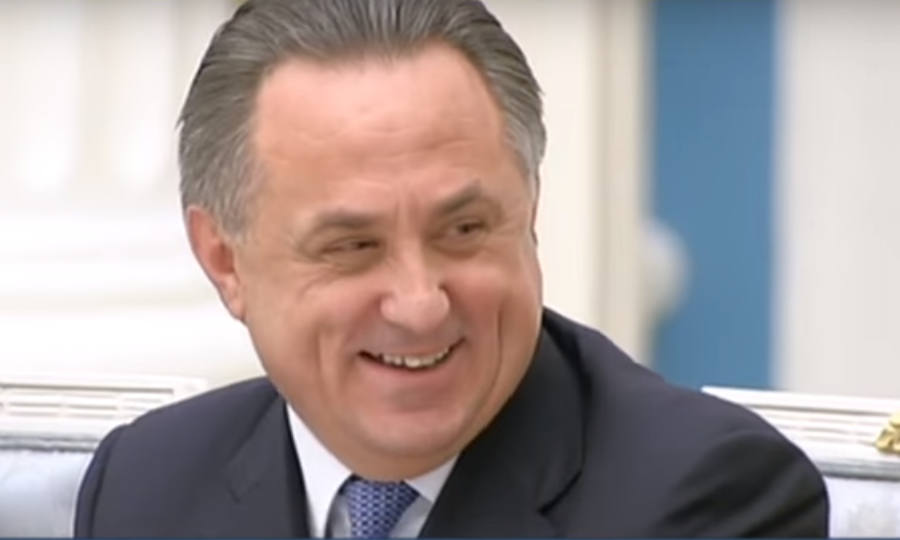 Видео дня. Путин дарит Мутко самоучитель английского