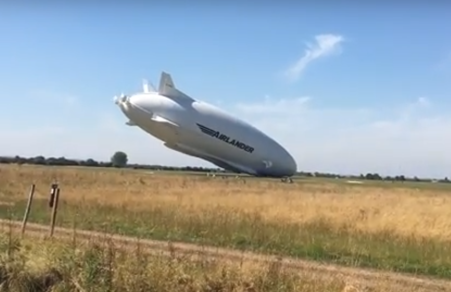 Видео дня. Падение самого большого дирижабля