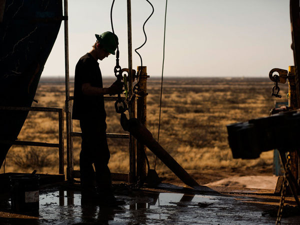#100 СЛОВ. Россия установила рекорд по добыче нефти