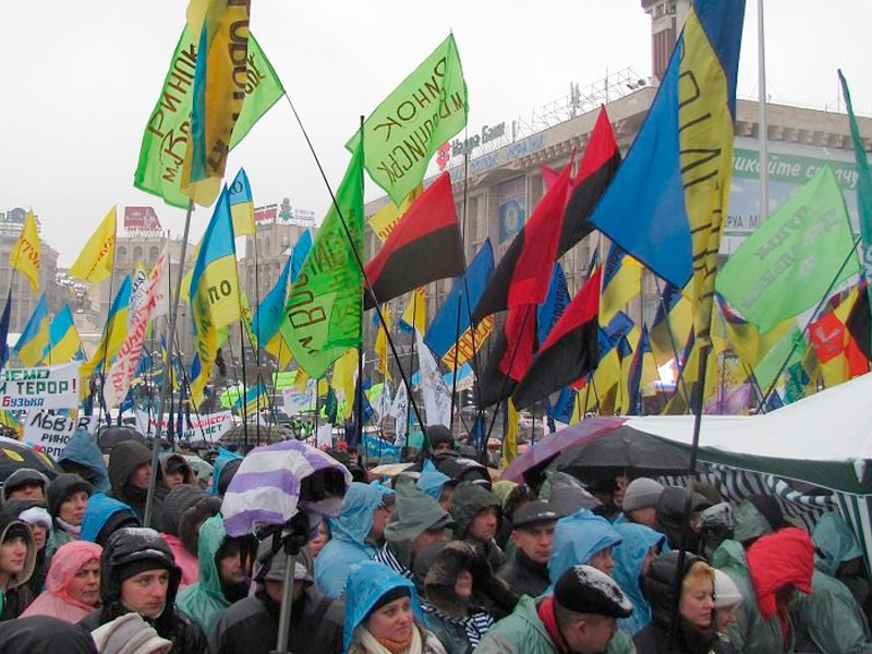 Протесты в Киеве. Саакашвили, неприкосновенность и вертолетная площадка