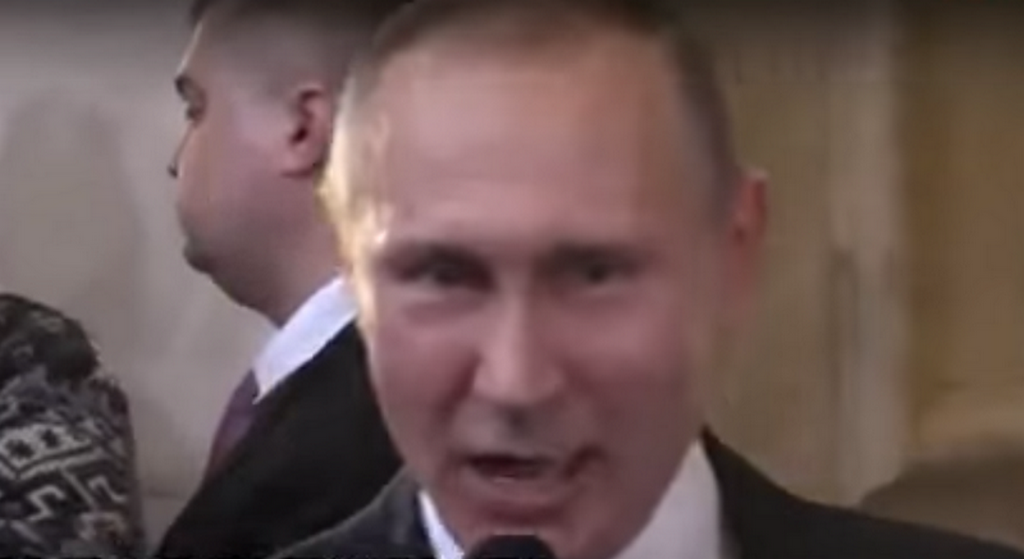 Видео дня. Путин подпел студентам
